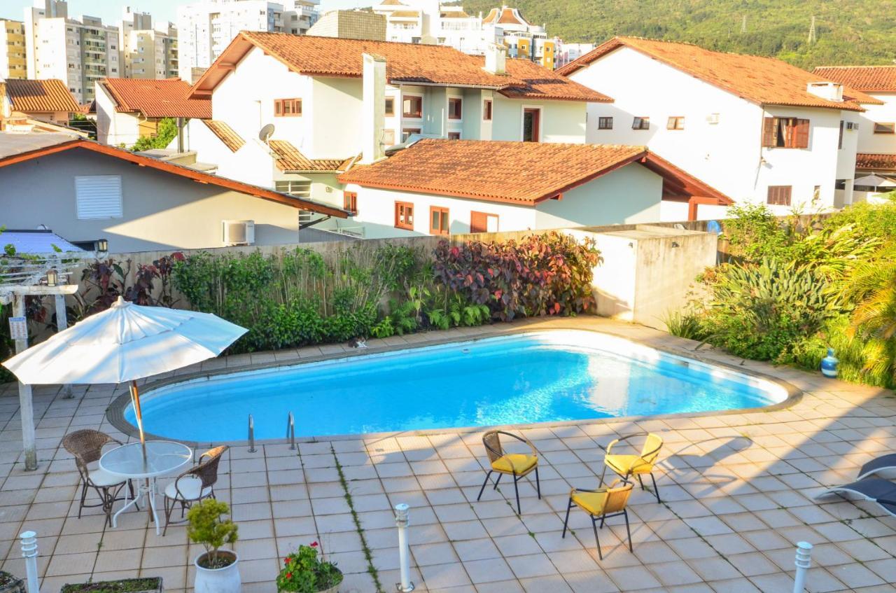 Estudio Com Piscina No Corrego Grande N781 *